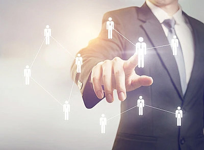 聚焦優(yōu)秀人才：獵頭助力企業(yè)構(gòu)建核心團(tuán)隊