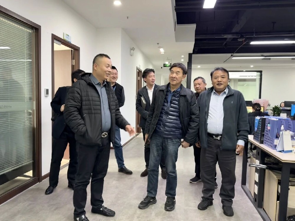 自驅(qū)奮進(jìn)?行穩(wěn)致遠(yuǎn)|無錫市人力資源服務(wù)行業(yè)協(xié)會(huì)領(lǐng)導(dǎo)一行走訪調(diào)研超信國際集團(tuán)